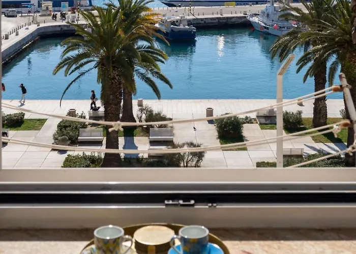 Und Riva Lucija Von Litto By Interhome